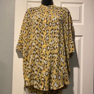 Free People tunic blouse. Size S in excellent condition